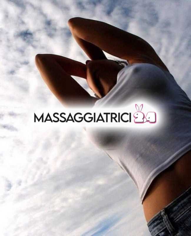 un rituale sensoriale ispirato alla tradizione tantrica pensato rilassare profondamente corpo. movimenti fluidi e consapevole verso benessere totale.