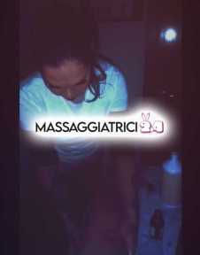 massaggi olistici-antistress-detossinanti. doccia fresca aria condizionata e fragranze esotiche.